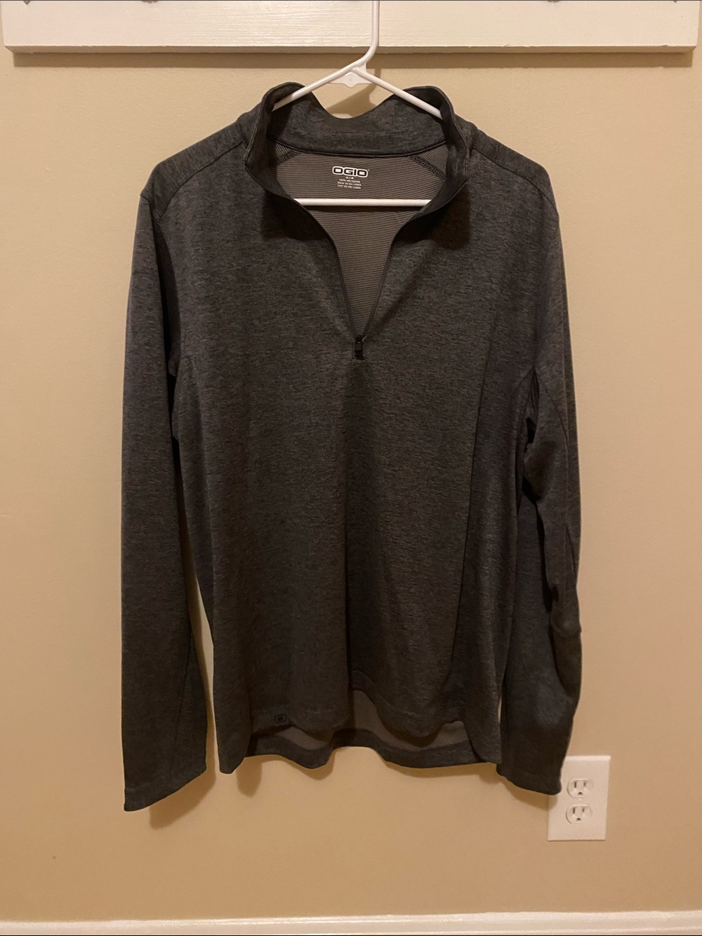 OGIO Men’s Charcoal Zip-Neck Performance Sweater NWOT